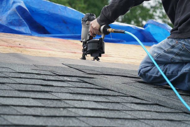 Best Flat Roof Repair Services  in Lake Mills, WI